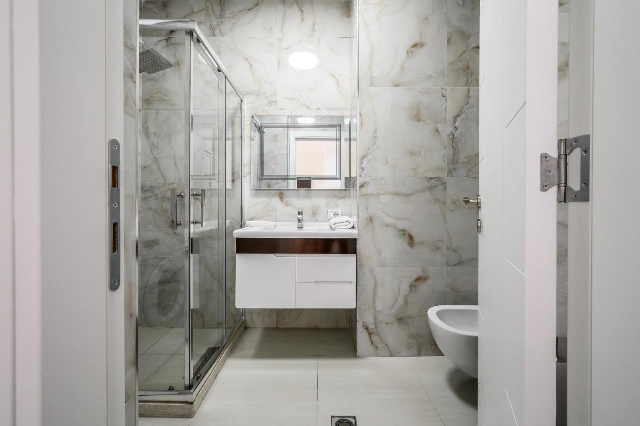 Miku Apartment-Modernly Designed Downtown 地拉那 外观 照片