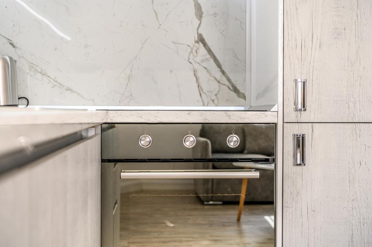 Miku Apartment-Modernly Designed Downtown 地拉那 外观 照片